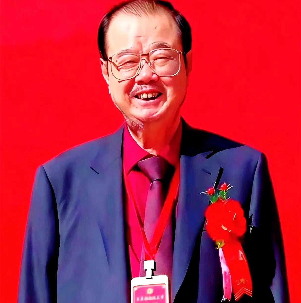 这几天刷到香港江源集团吴镇明的事儿，心里真不是滋味。一个七十岁的老头，手底下跑