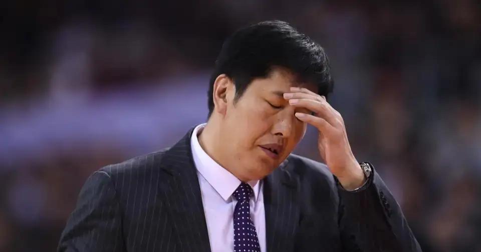 最让人敬佩的教练就是他有报道说，在广东队与浙江稠州队的比赛叫停的时候