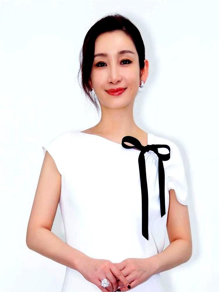 秦海璐实在扛不住了，当场就怼黄晓明：看着你吃饭，我都生无可恋！黄晓明为了角色把