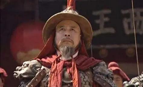 1682年正月二十一日，北京菜市口，一个男人被绑在柱子上，刽子手一刀一刀往下割。