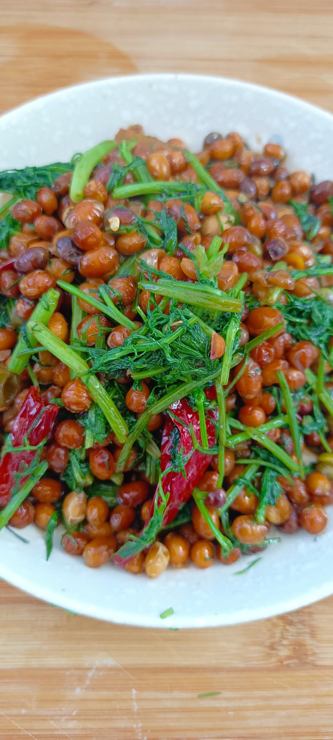 给我老公做好了晚饭，给我妈妈送过去点，再给亲家母带点，带好了，准备去幼儿园接大宝