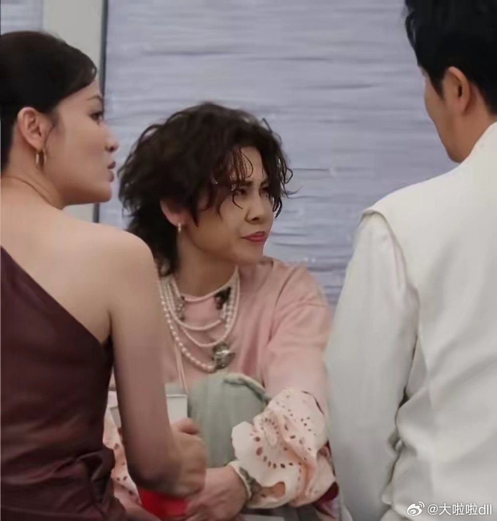 《浪姐7》王濛才是真正的不好惹，她不懂唱歌，也不懂跳舞，但她一开口和主持人说话，