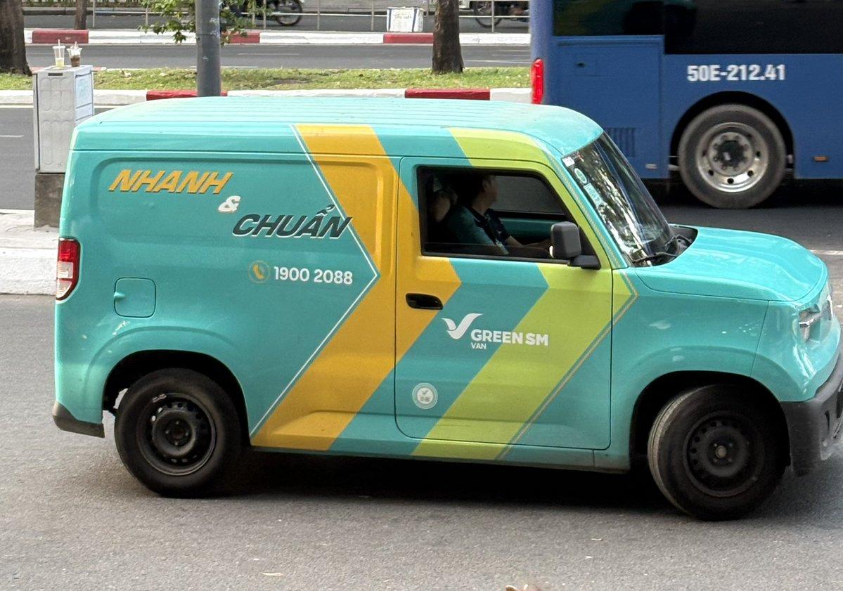 越南“方盒子”电动车火了！可爱到像从动漫里走出来的。　　这种在越南街头随处可见