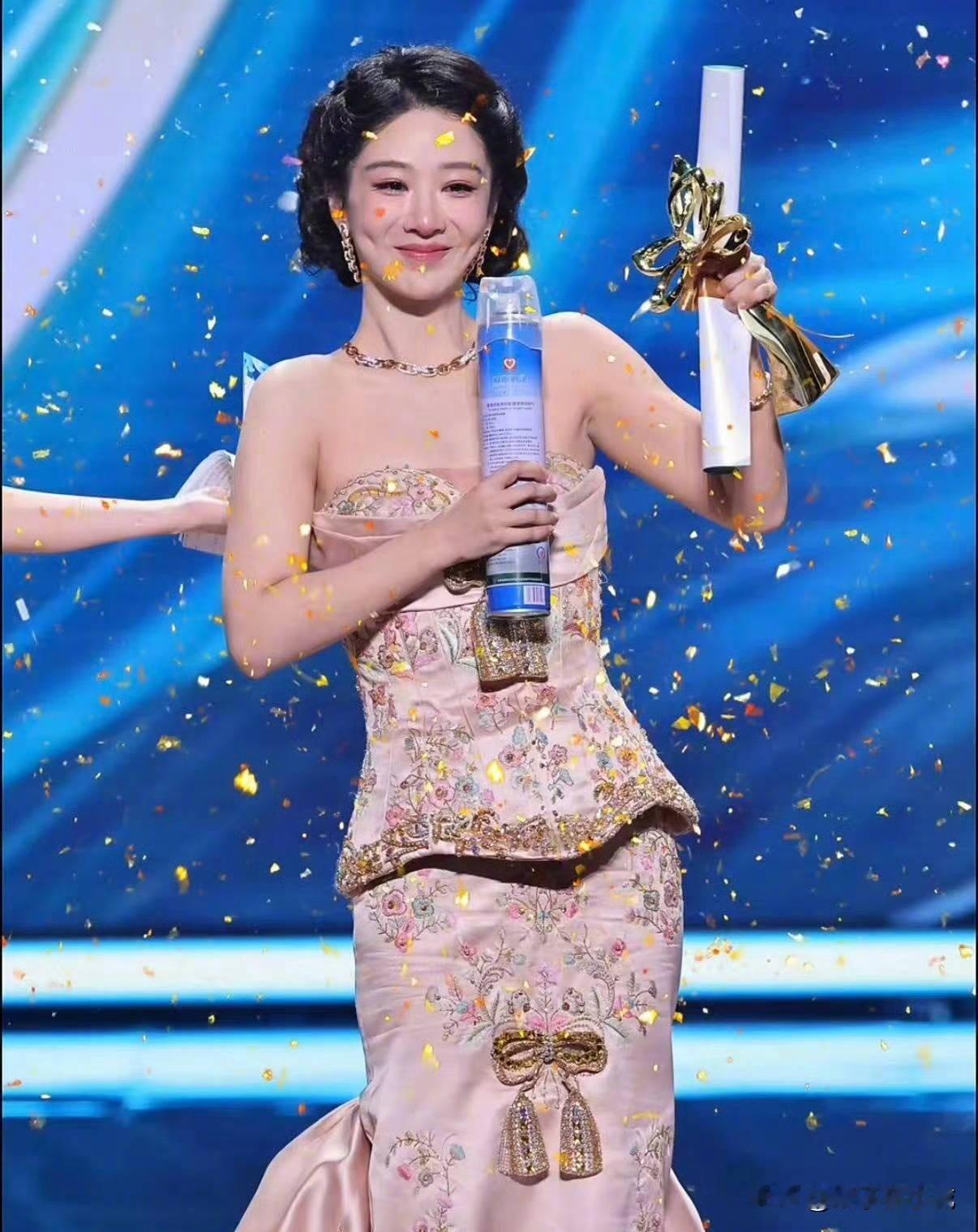 黑历史被扒！“获奖专业户”宋佳凭同一个角色拿下国剧三大奖，她演的真好吗？今