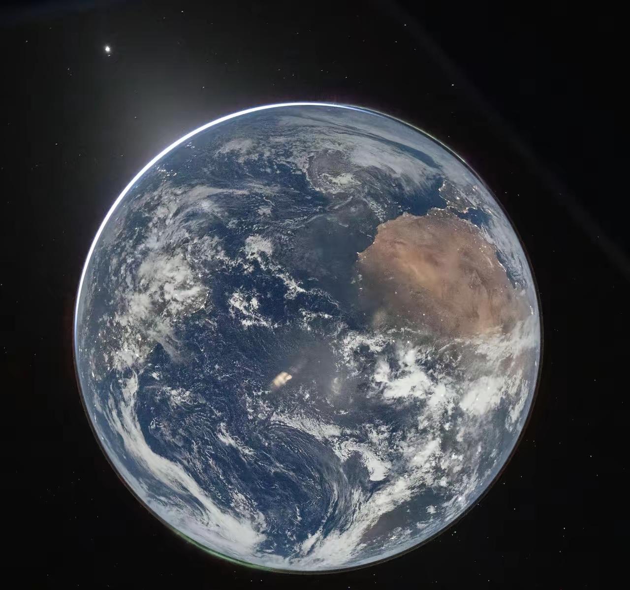 王铎：地球最新一张照片出炉这是美国绕月飞船刚刚拍摄的照片，地球显然太美了。要