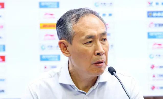 许利民解释为何末节长时间使用内线双塔 15日晚，北汽男篮在CBA半决赛首战中