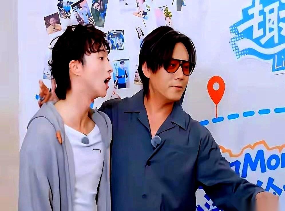 我把家长群的备注，从“XX爸爸”改成了“队友”。说真的，这俩字儿，比我之前演的