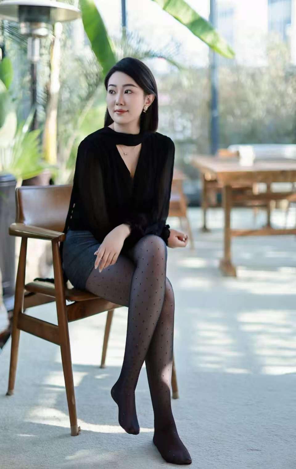 活在自己的热爱里，而不是别人的眼光里