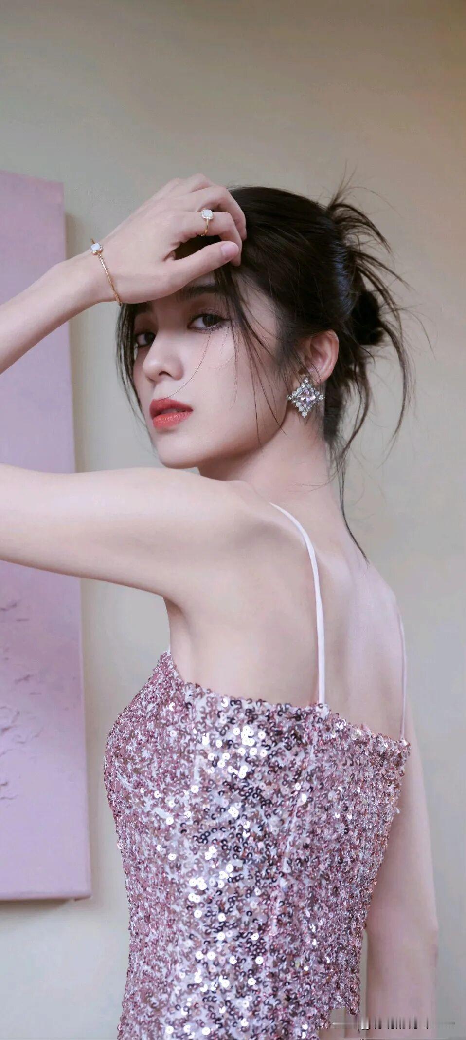 万鹏粉亮裙，太好看了