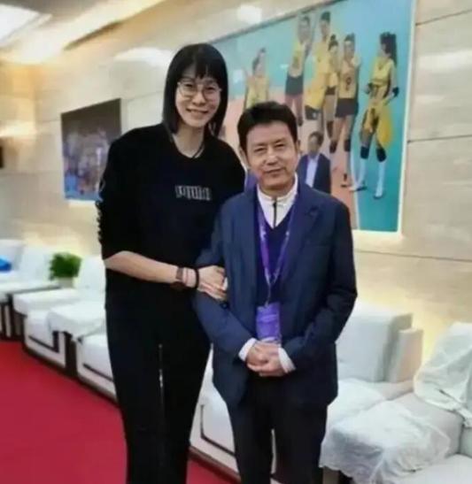 1992年陈忠和的第一任妻子因背包带勾住了火车，而被卷入火车下不幸而亡。3年