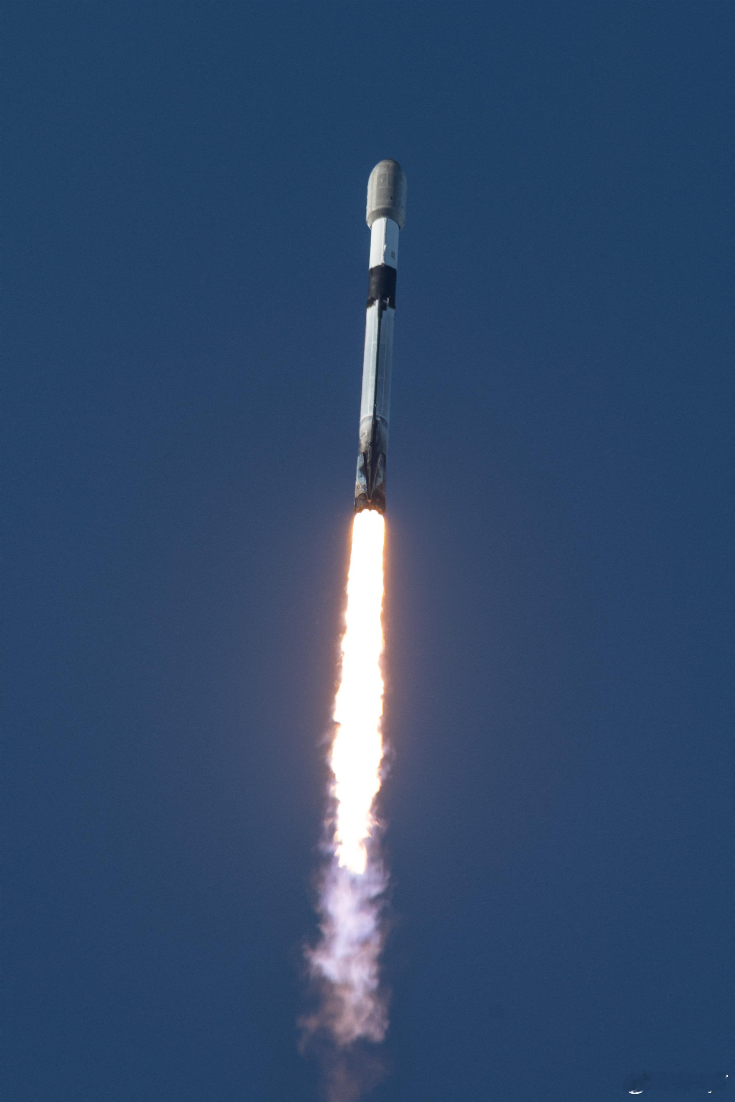 北京时间2026年6月11日23时5分，SpaceX从范登堡太空军基地SLC-4