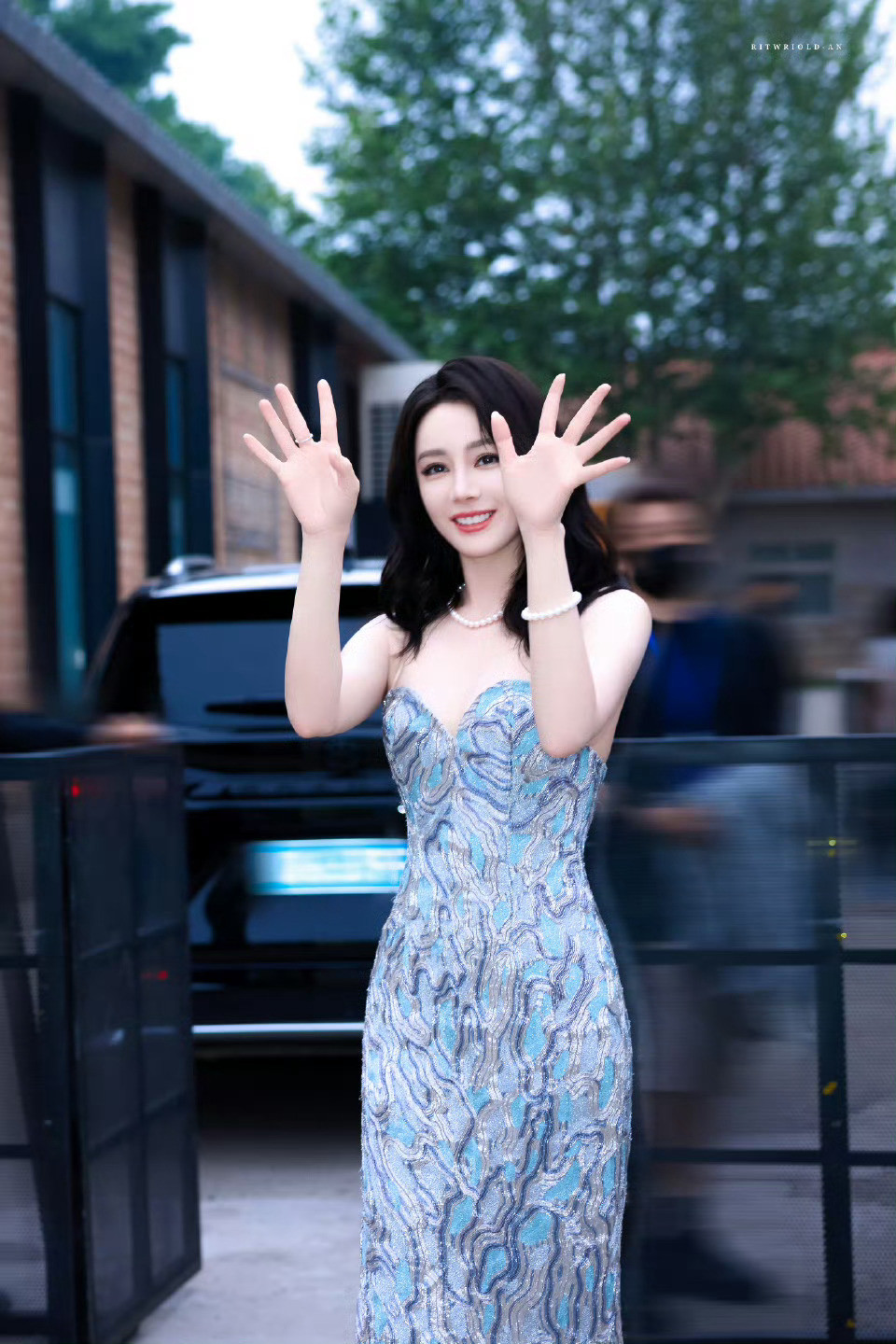 迪丽热巴对镜头wink中迪丽热巴突然对着镜头wink也太会了吧姐姐这波心动暴