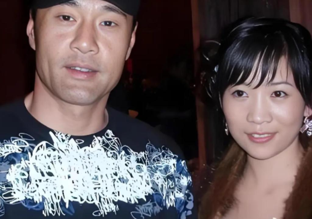 [点赞]于荣光怎么也想不通，结婚35年来他零绯闻，钱他赚、饭他做，十分宠爱妻子
