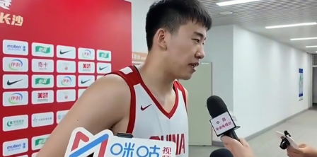 中国男篮球员王俊杰透露在长沙热身赛后曾经主动找郭士强深夜谈心。中国男篮战胜澳大利