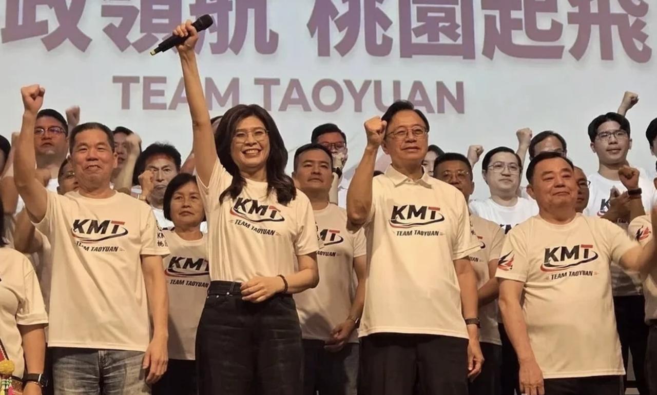 桃园市党部今天在中坜举办提名同志介绍会，国民党主席郑丽文、桃园市长张善政、桃园市