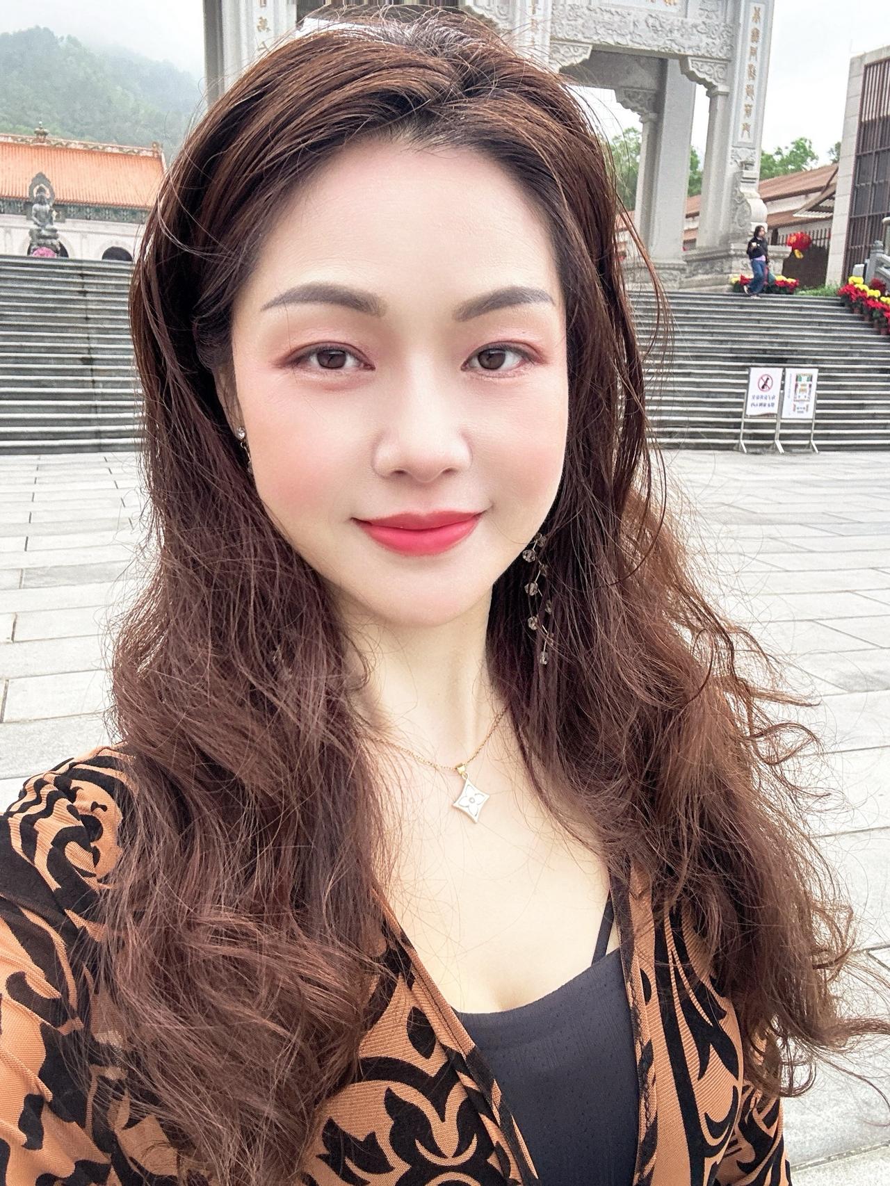 保持快乐的秘密就是:无所谓，爱谁谁，没必要，不至于。内心一旦平静，外界便鸦雀无声