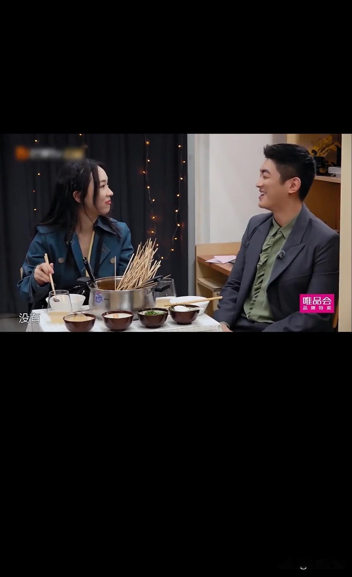 顶级帅哥杜江追了江疏影3年终被拒。如今江疏影依然孤身一人，杜江却成了宠妻狂魔，