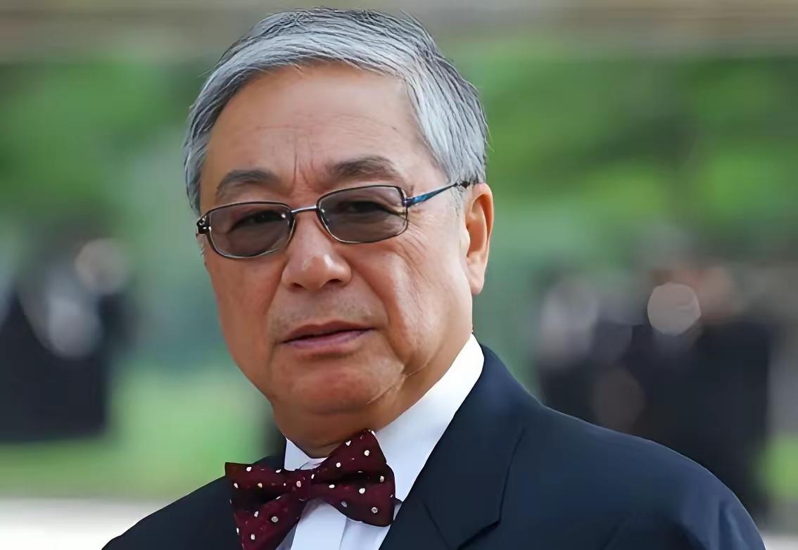 曾江越老越帅演技突出，亦正亦邪都能轻松驾驭。