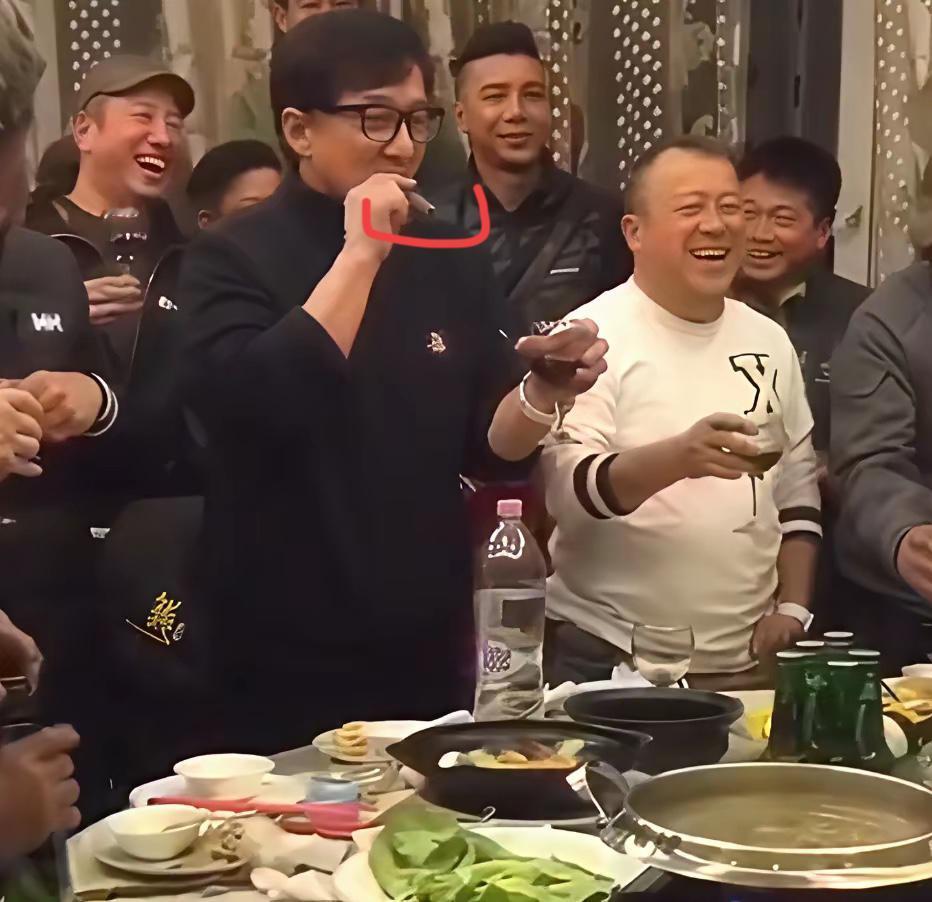 成龙抽的烟为什么这么粗