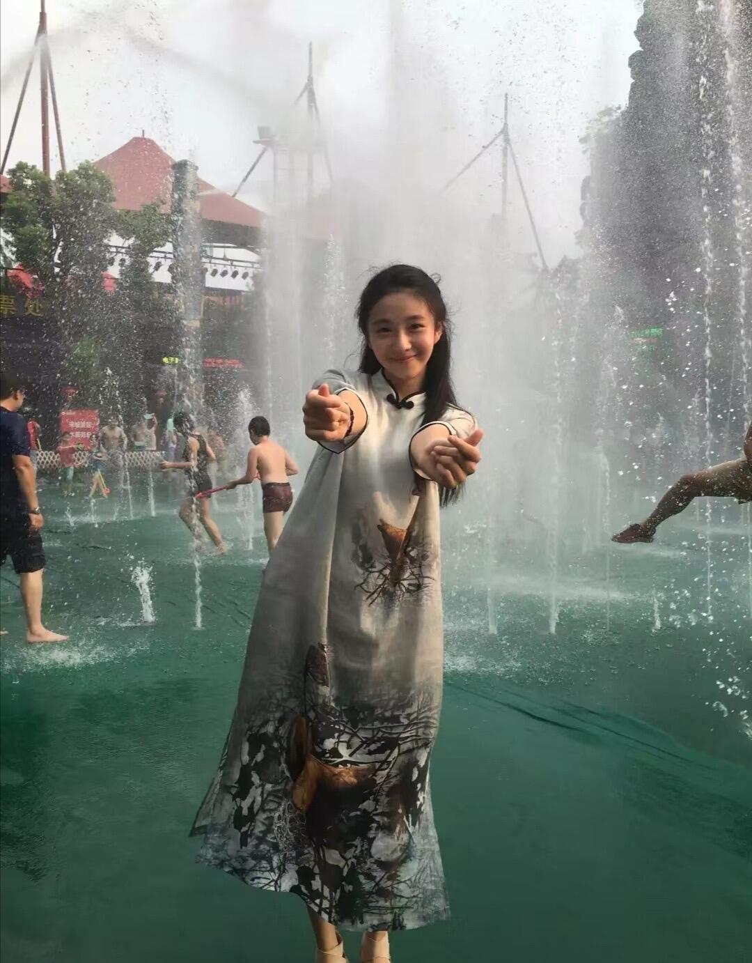 不会有人比高中时期的刘浩存更清纯了