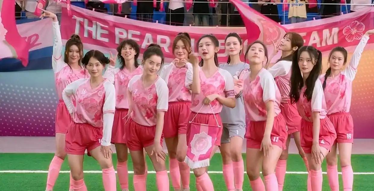 《功夫女足》票房破8亿，韩国网友愤怒了，纷纷抵制。路演现场，周星驰照旧笑呵