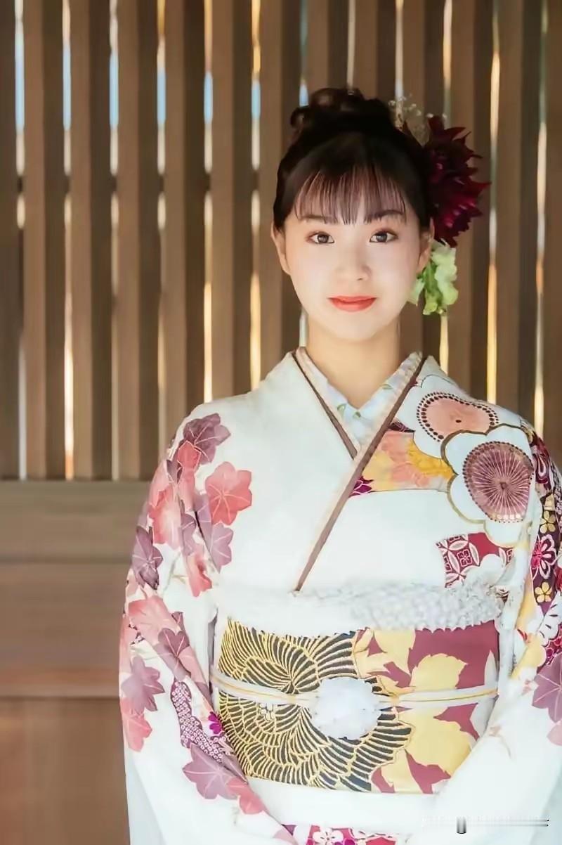 日乒美女天团集合！一个是穿和服超温柔的甜妹，一个是中文说得超溜的温柔姐姐，还有