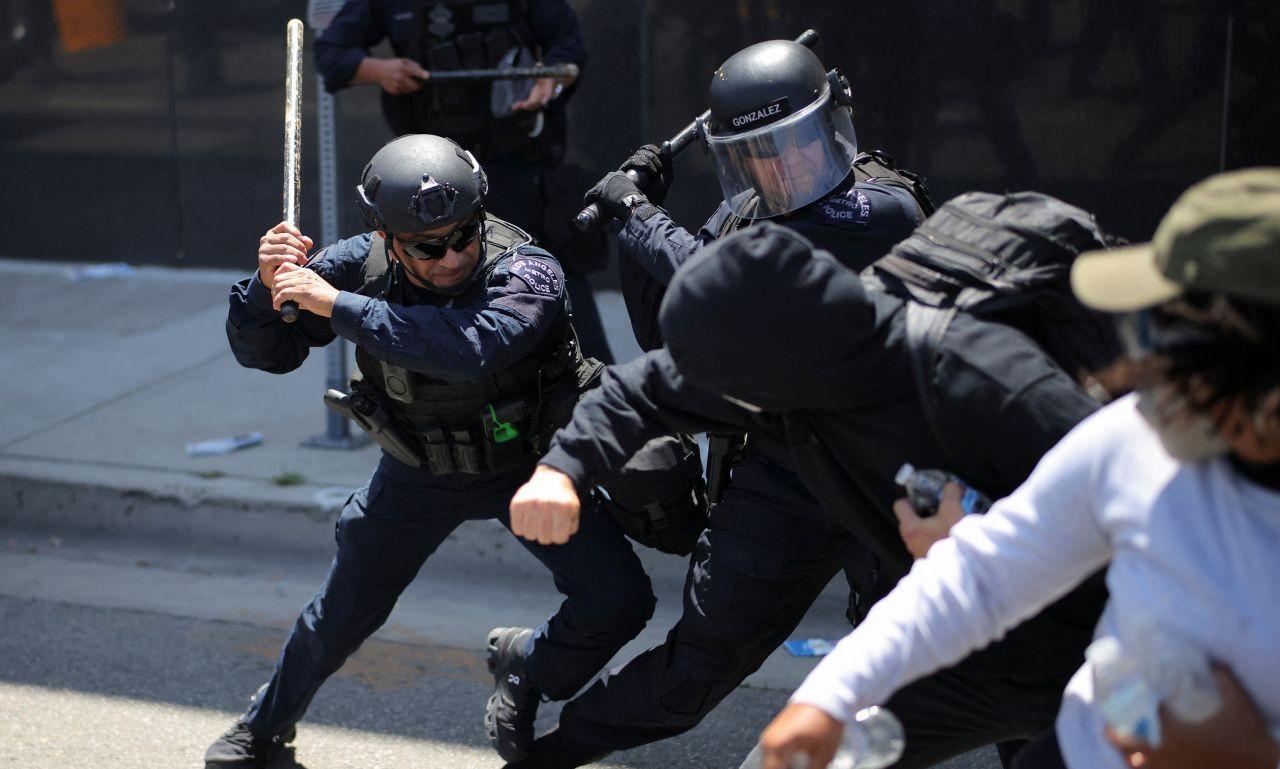 特朗普利用联邦政府的权力，向洛杉矶派遣2000名国民警卫队士兵驱赶非法移民维持秩