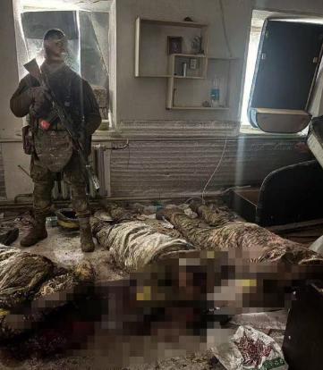 红军城乌军守军死不投降，俄军突击队打红眼了！俄军特种兵当场射杀了3名被俘的乌军士