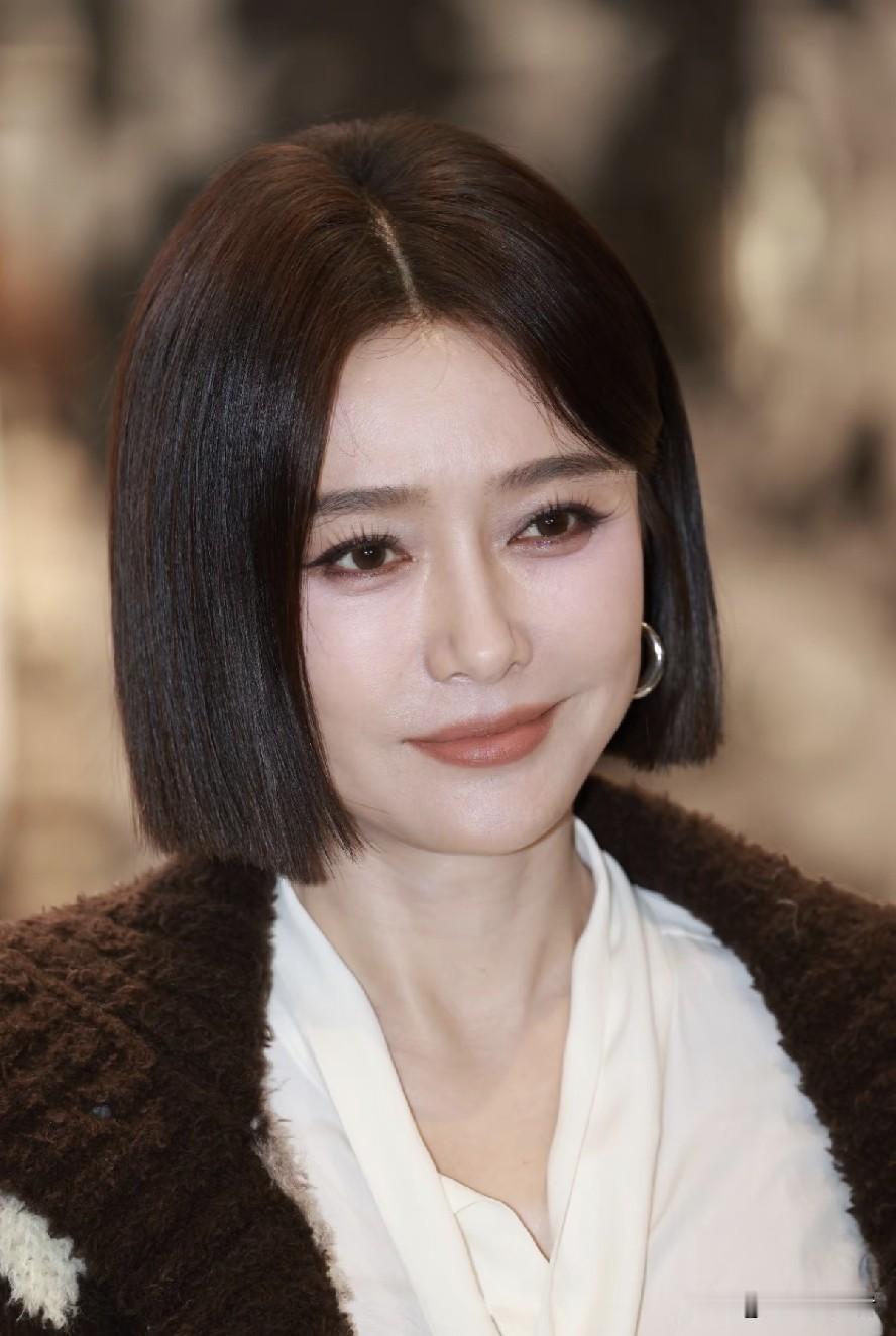秦岚，47岁了，该做的一样没做，没结婚，没当妈，也没生娃，目前没有稳定伴侣。