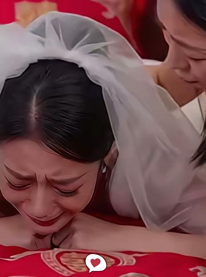 这个女孩也真的是拎不清，第二天都要结婚了，结果还偷偷的跑出去，跟自己的前男友待了