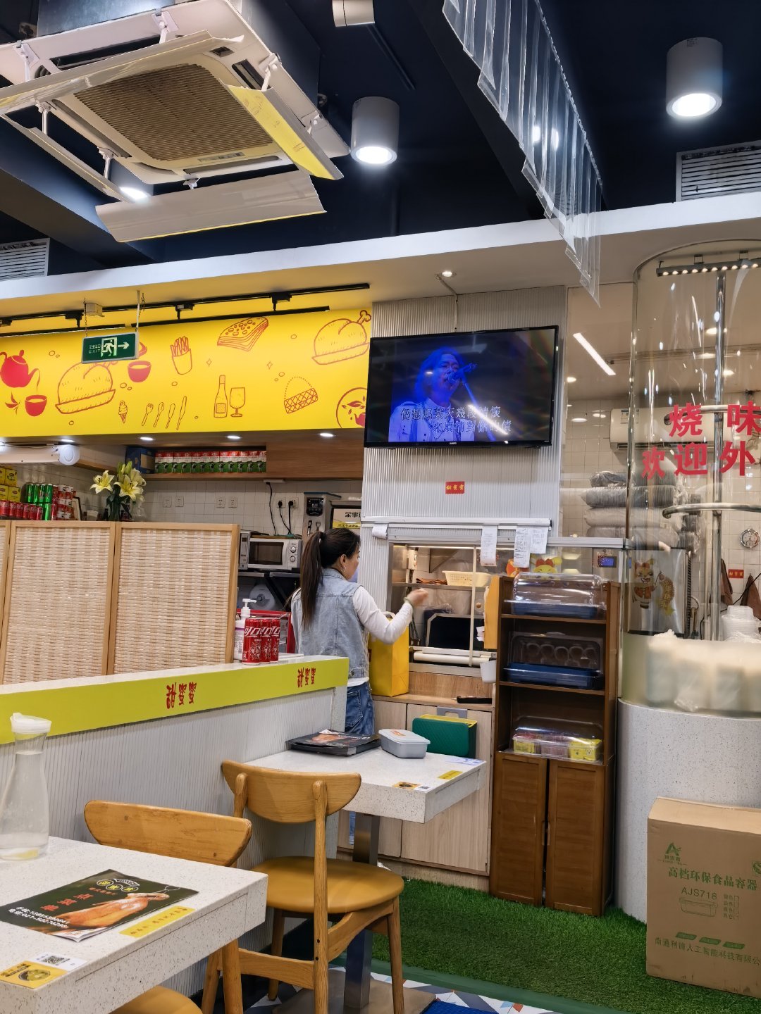 这周老师在上海，中午一起随便吃了个小店儿子喜欢吃烧鸭烧鹅乳鸽，过来再吃一遍