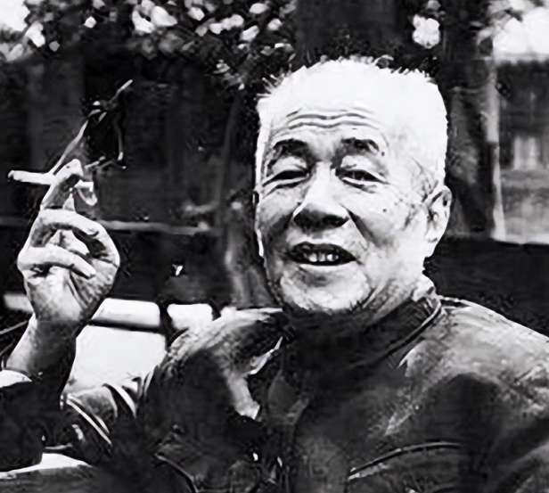 1947年9月，地下党王冶秋照常去工作，走到院子时，发现他的勤务兵被特务抓了。特