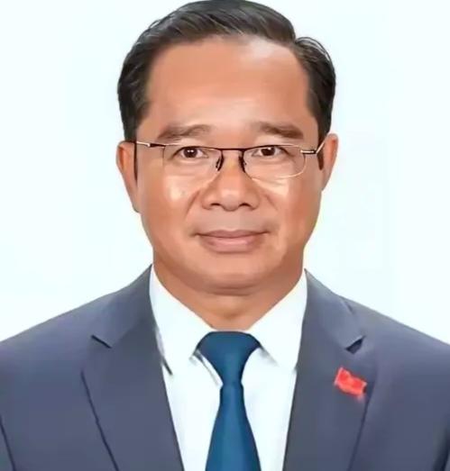 越南教授这话够直接！黄种人能挺直腰杆，中国的硬气真不是吹的！越南阮文泰教授