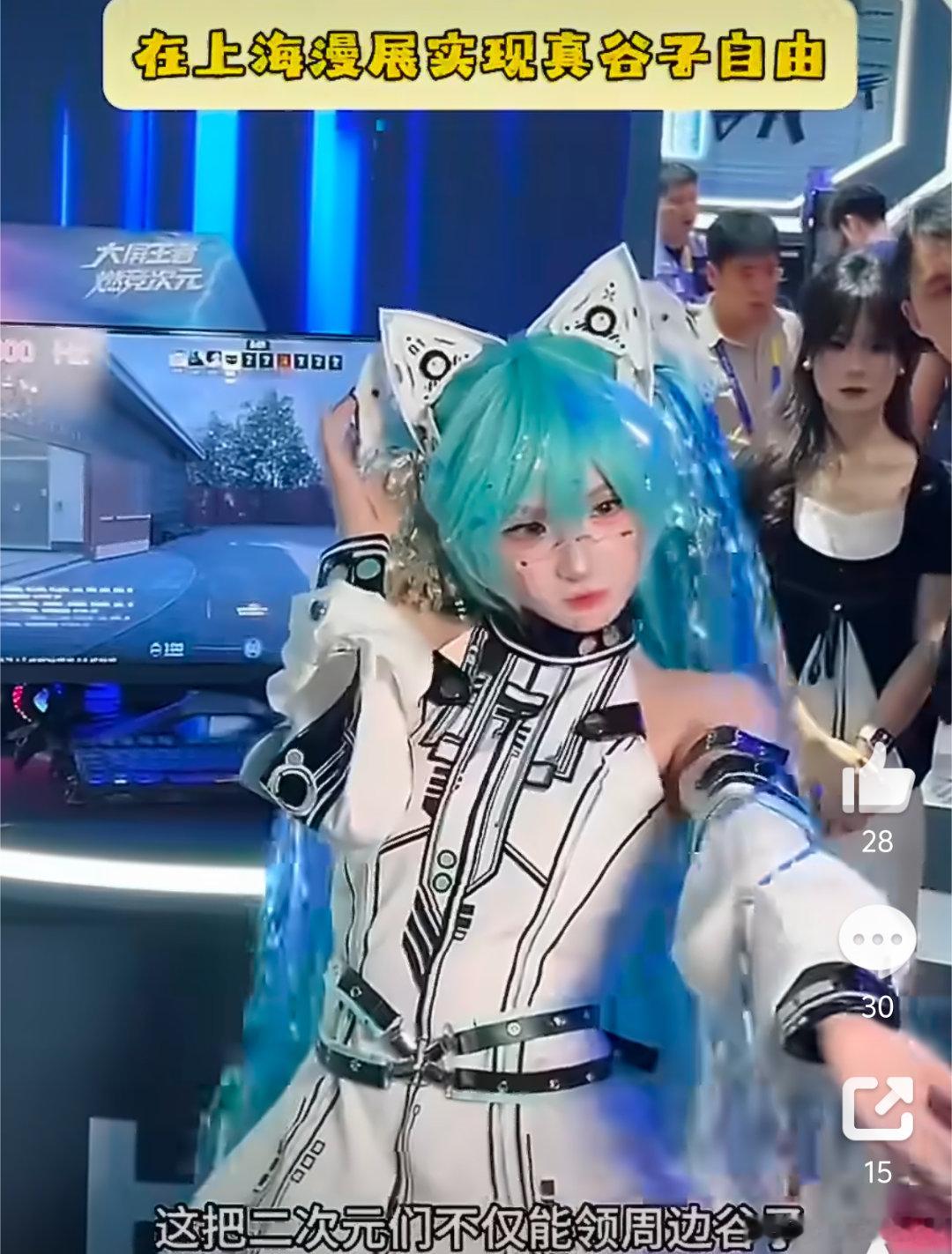 在上海漫展实现真谷子自由看着大家穿着cos服在谷堆里忙碌，这画面既违和又和谐。