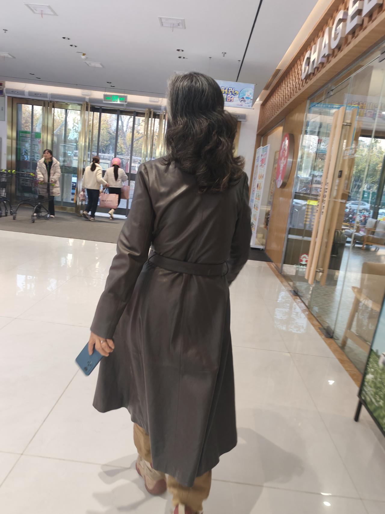 女人的身材才是顶配11月25日，陕西西安。今天下午在路上遇到一位73岁的阿姨，