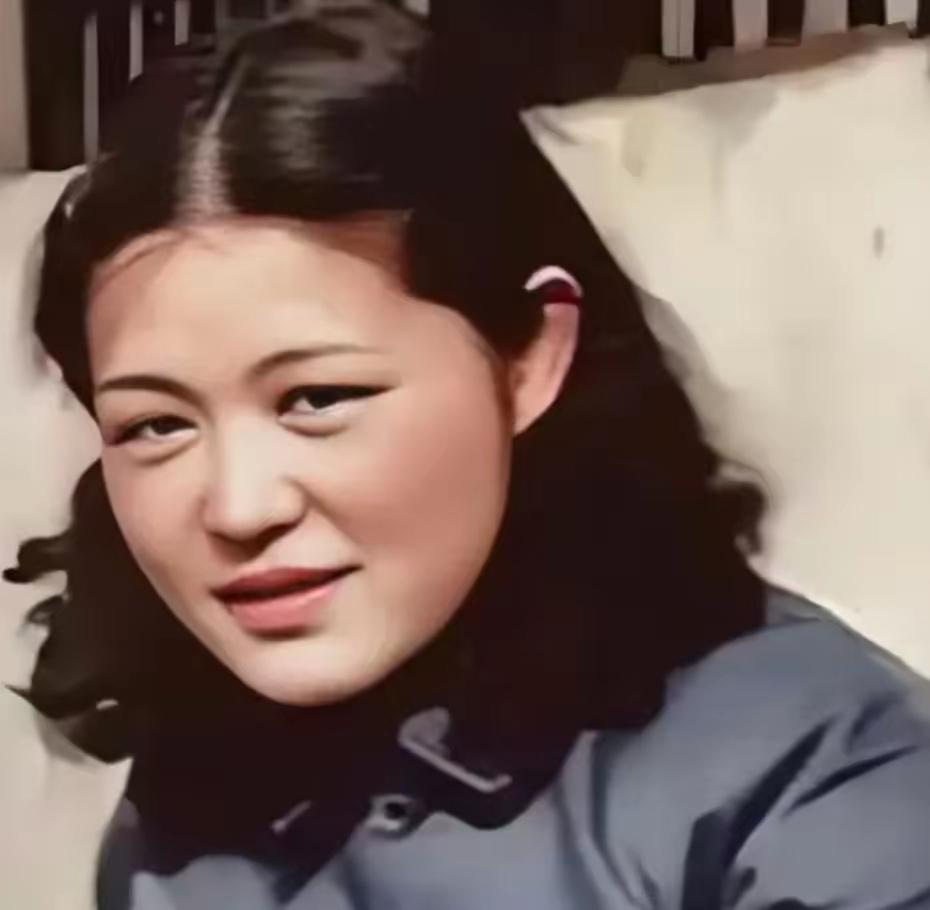 她是“延安第一美女”，曾在1937年与贺子珍发生冲突，多次申请入党被拒，她的结局