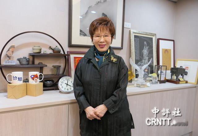 中国国民党前主席洪秀柱表示，现任国民党主席郑丽文上任一个多月，确实让外界感觉到国