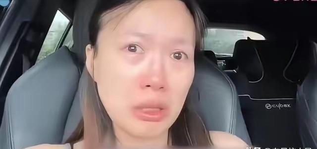 “就算在英国睡大街，我也不回中国”香港女教师不满制度，放弃4万多月薪，一怒离港，