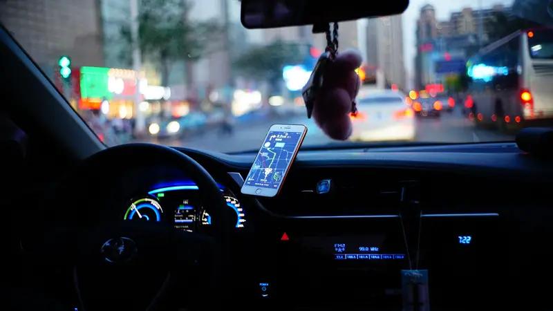 现在跑网约车还挣钱吗？这得看情况。我有个朋友跑网约车，他每天工作10小时左右，