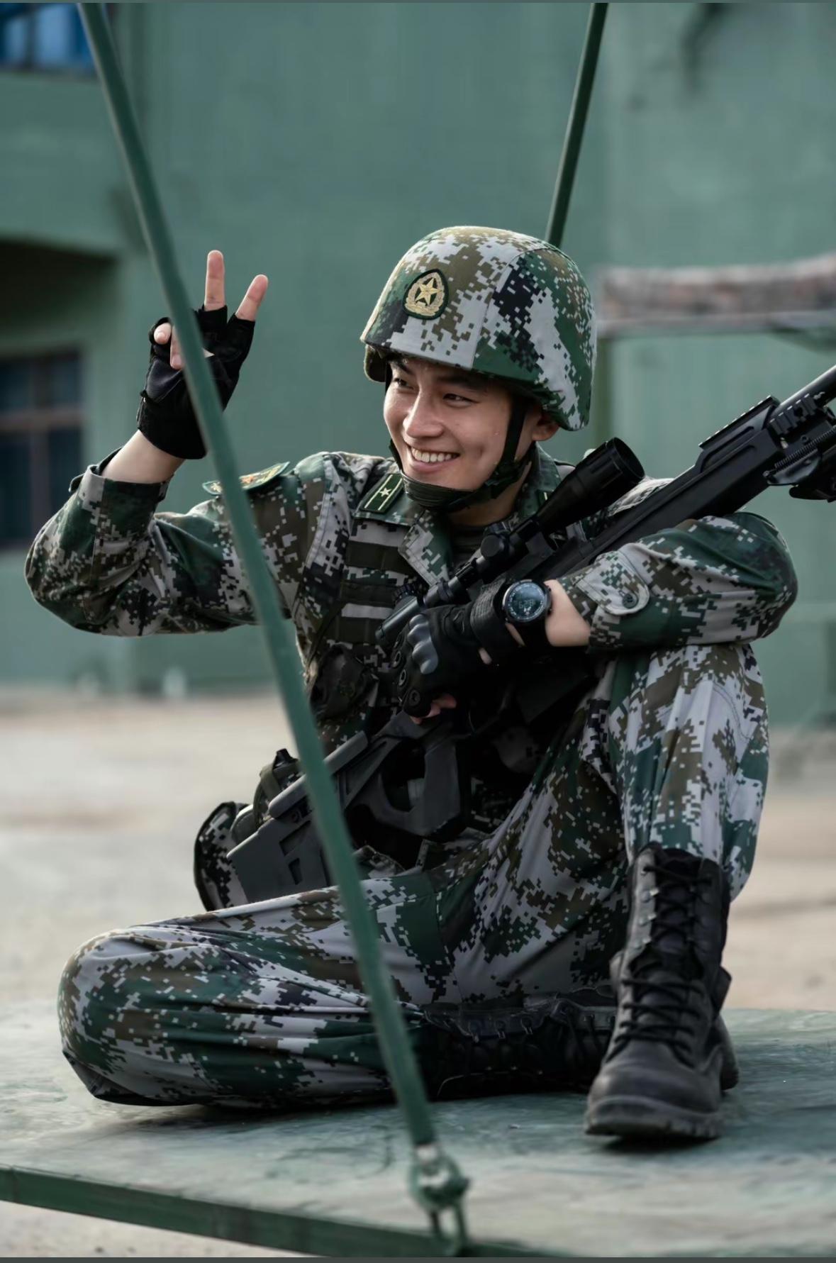 刚刚看完由欧豪、蓝盈莹主演的军旅剧《兵自风中来》第九、第十集，吴东胜截肢，郭子剑