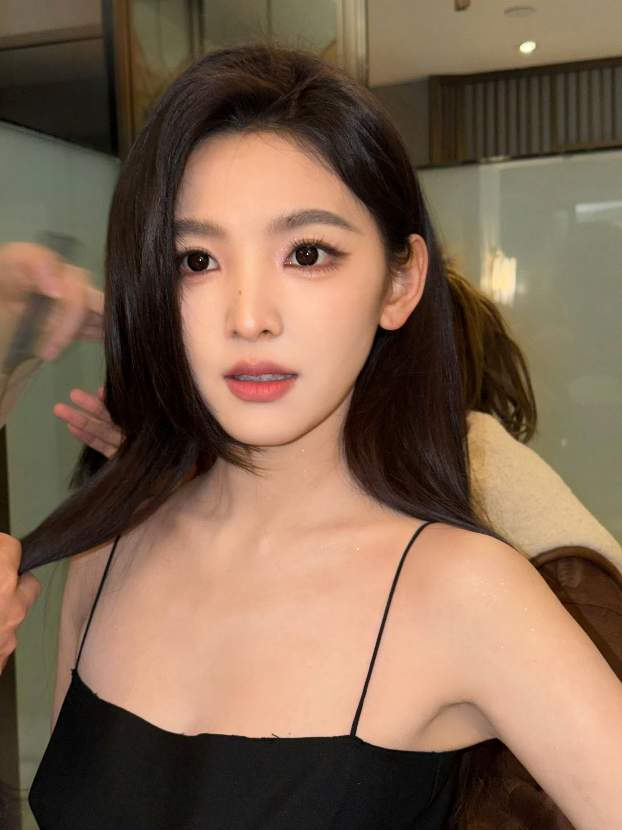 章若楠这次妆造真绝了，太美啦！太冷了，宝多穿点！！