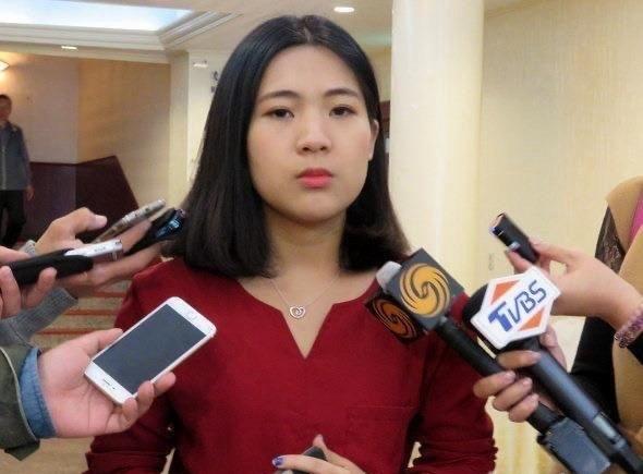 徐巧芯接受采访，她未来是否会成为郑丽文的得力战将从目前台湾政坛的实际格局与两