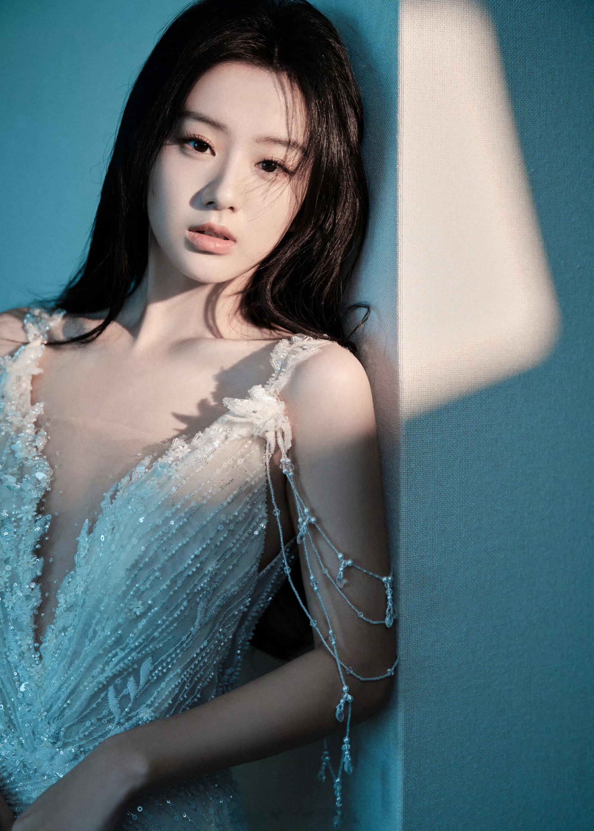 包上恩迷人好身材的小姐姐