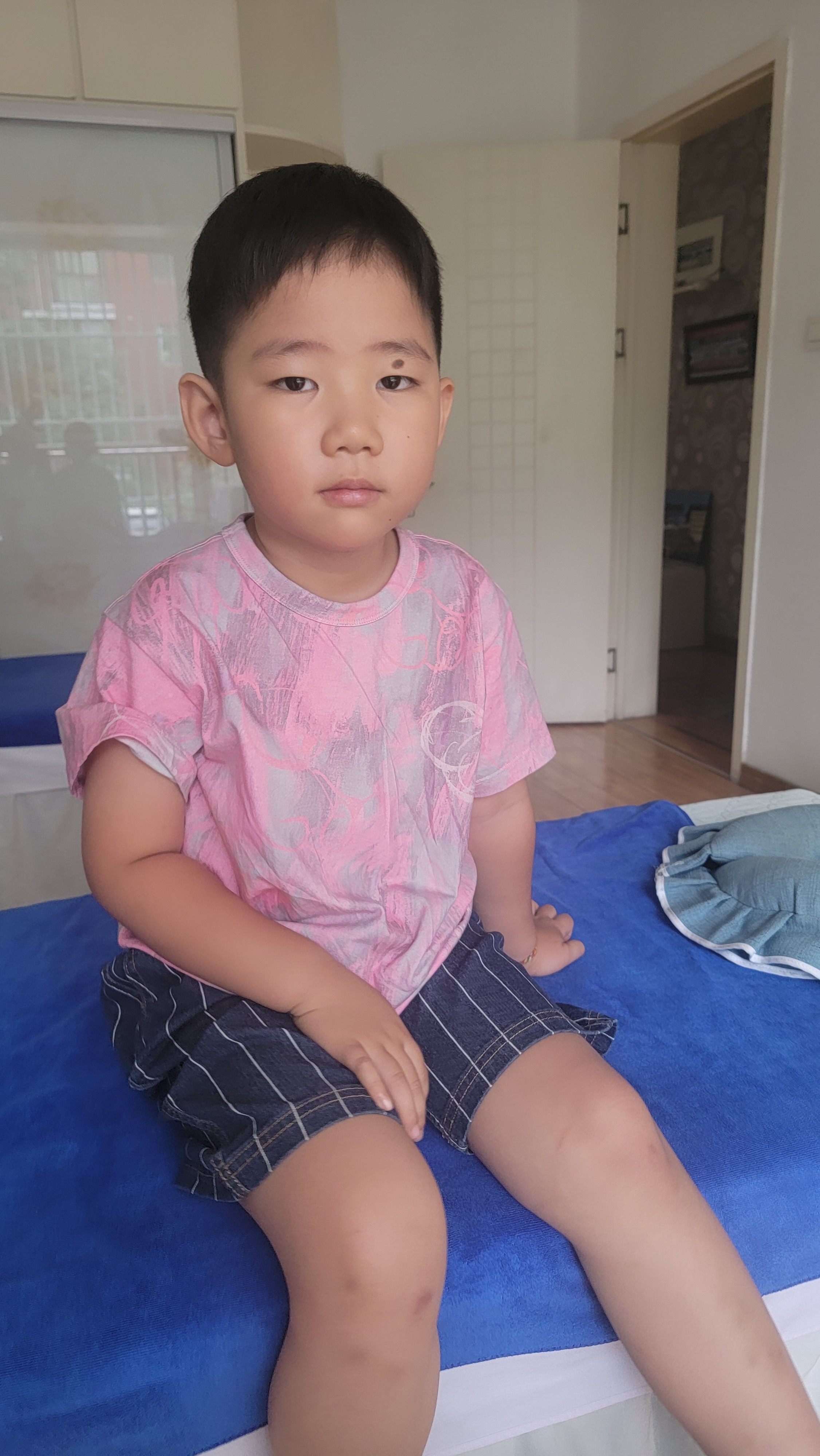 从中医辨证施治的核心思想出发，结合“望、切”二诊与“调治”原则，对您提到的理念可