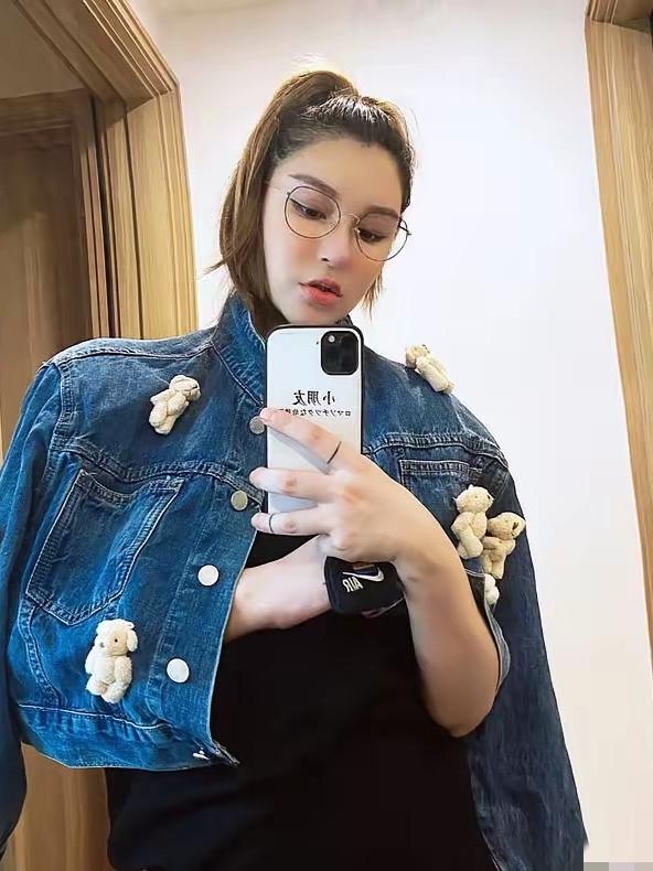 李雨桐被抓了，真是太让人解气了！闹了这么久，她终于把自己闹进局子里了。为了有