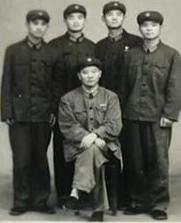 1935年，15岁的小红军罗玉琪在过草地途中突然腹痛难忍，碍于身边都是女同志，她