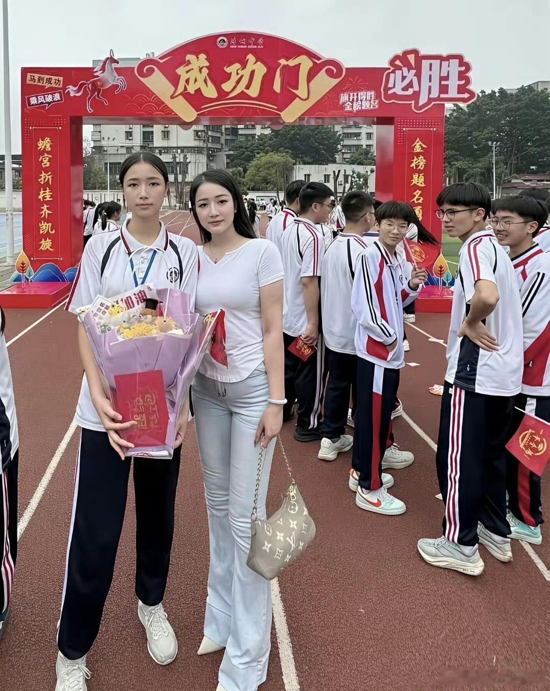 15岁的女儿，37岁的妈，年纪刚刚好！