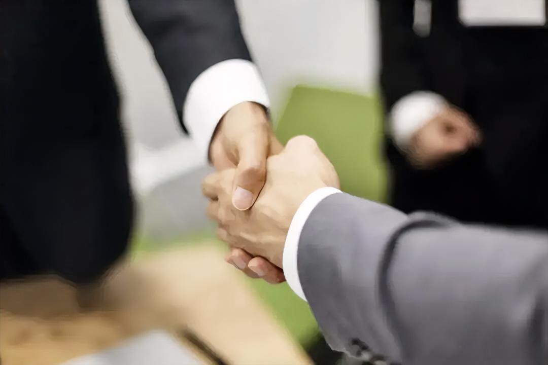 触目惊心！境外间谍伪装“好兄弟”策反中企高管，最终导致项目停工、被低价收购！