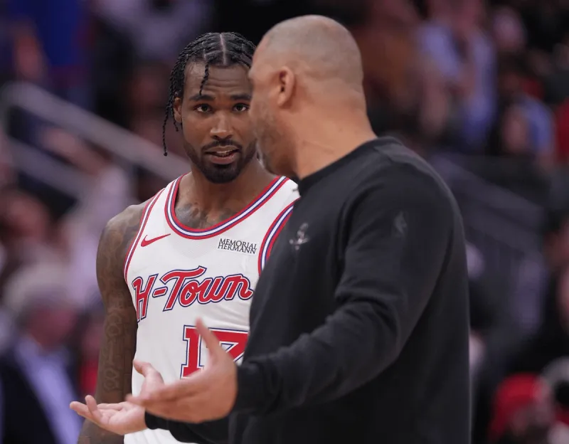 近日，火箭球员塔里-伊森与申京在采访中互相谈到了彼此：塔里-伊森表示：“我很