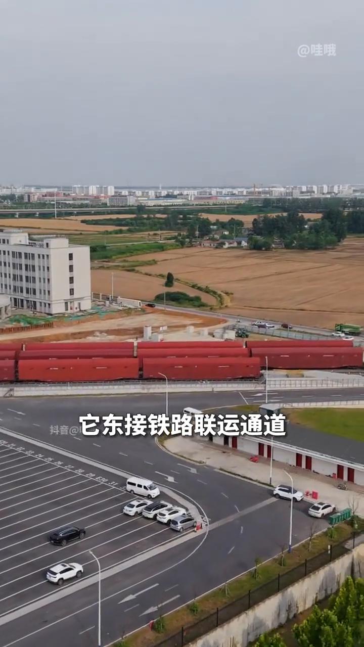 资七点二五亿建了一条全长一点五三公里的运输专线，这里就是位于合肥长丰的下塘工业园